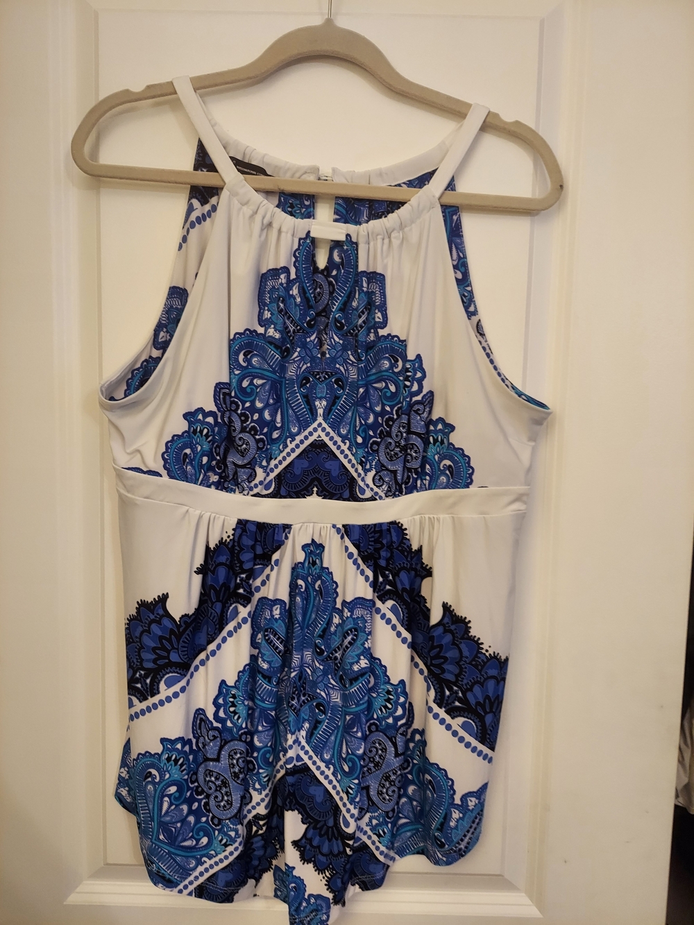 INC International Concepts White and Blue Printed Halter Camisole. XL.